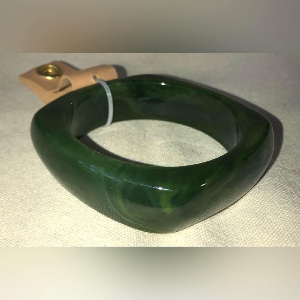 Pink Linen brand NWT Dark Green Lucite/Acrylic Square Bangle Bracelet